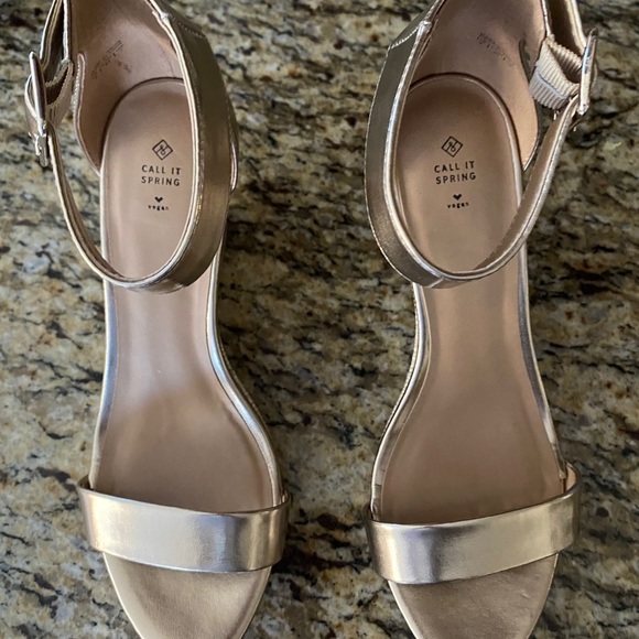 NWOT - Call It Spring - JOSSET - Gold Platforms - Picture 2 of 5